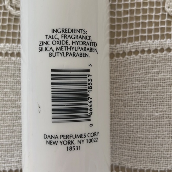 White Chantilly dusting powder. - Picture 2 of 4